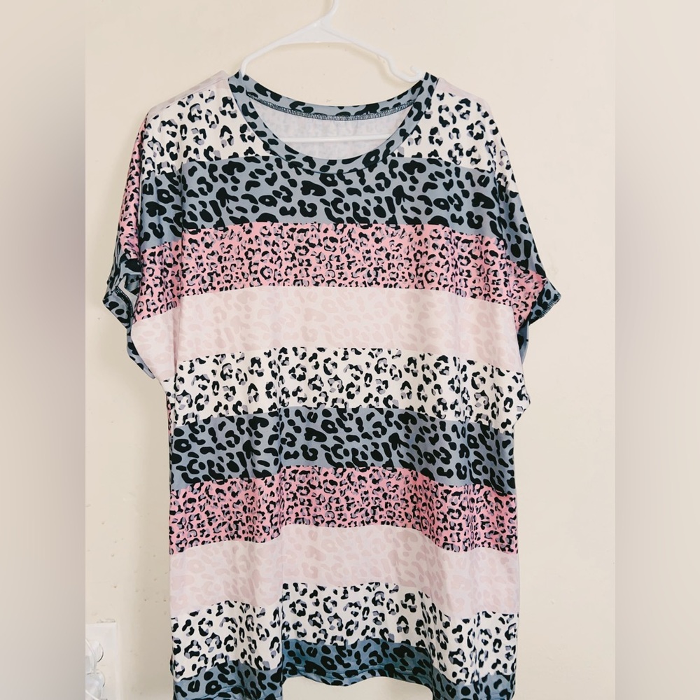 2x cheetah stretchy shirt!